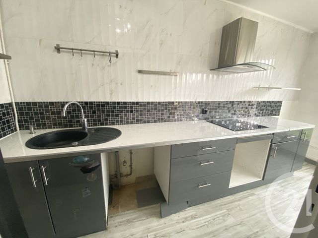 Appartement F4 &agrave; louer - 4 pi&egrave;ces - 75,38 m2 - Combs La Ville - 77 - ILE-DE-FRANCE