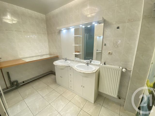 Appartement F4 &agrave; louer - 4 pi&egrave;ces - 75,38 m2 - Combs La Ville - 77 - ILE-DE-FRANCE