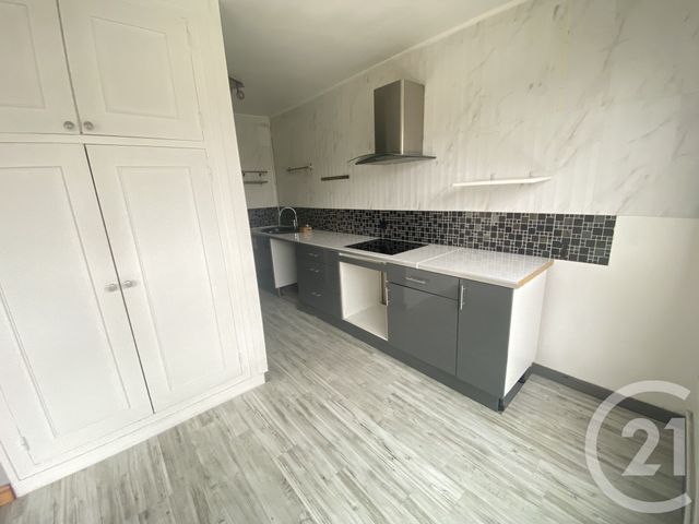 Appartement F4 &agrave; louer - 4 pi&egrave;ces - 75,38 m2 - Combs La Ville - 77 - ILE-DE-FRANCE