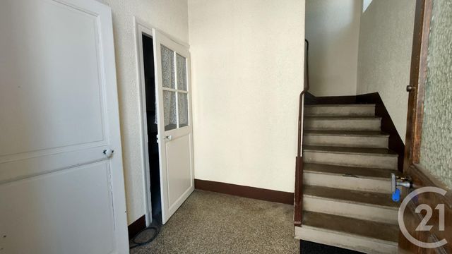 Appartement &agrave; louer - 3 pi&egrave;ces - 74,40 m2 - St Saulge - 58 - BOURGOGNE