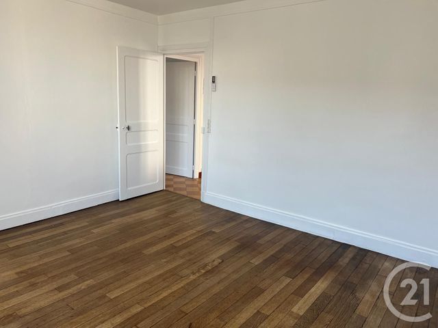 Appartement &agrave; louer - 3 pi&egrave;ces - 74,40 m2 - St Saulge - 58 - BOURGOGNE