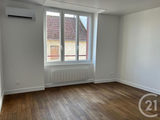 Appartement &agrave; louer - 3 pi&egrave;ces - 74,40 m2 - St Saulge - 58 - BOURGOGNE
