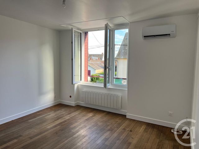 Appartement &agrave; louer - 3 pi&egrave;ces - 74,40 m2 - St Saulge - 58 - BOURGOGNE