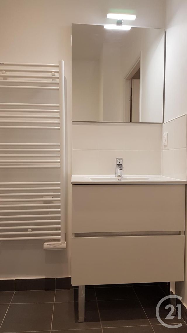 Appartement F2 &agrave; louer - 2 pi&egrave;ces - 43,10 m2 - Fontainebleau - 77 - ILE-DE-FRANCE