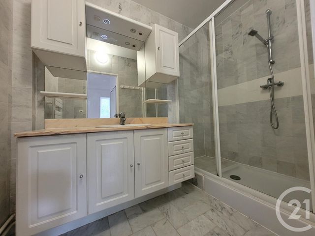 Appartement F5 &agrave; louer - 5 pi&egrave;ces - 73,89 m2 - Avon - 77 - ILE-DE-FRANCE