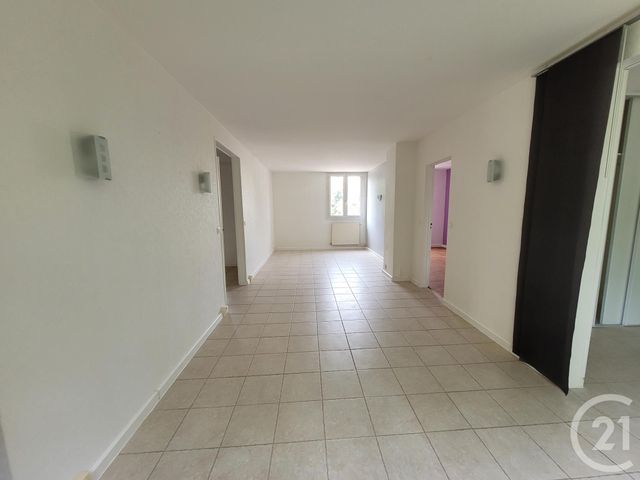 Appartement F5 &agrave; louer - 5 pi&egrave;ces - 73,89 m2 - Avon - 77 - ILE-DE-FRANCE