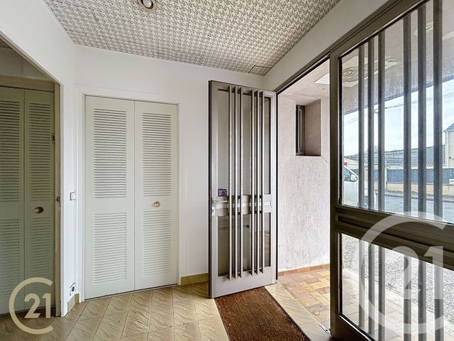 Appartement Local &agrave; louer - 2 pi&egrave;ces - 55,55 m2 - Champagne Sur Seine - 77 - ILE-DE-FRANCE