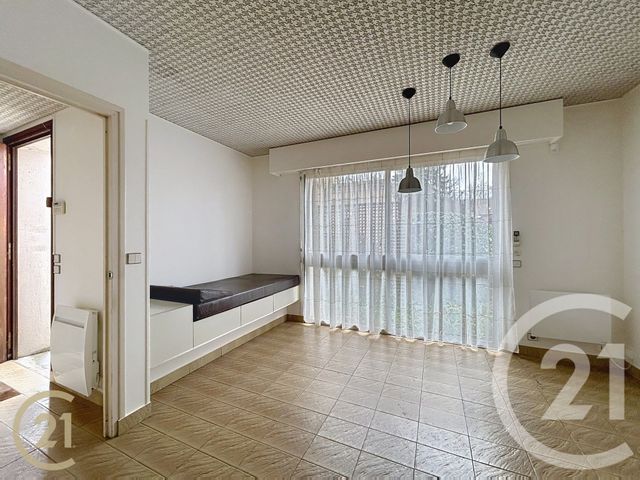 Appartement Local &agrave; louer - 2 pi&egrave;ces - 55,55 m2 - Champagne Sur Seine - 77 - ILE-DE-FRANCE