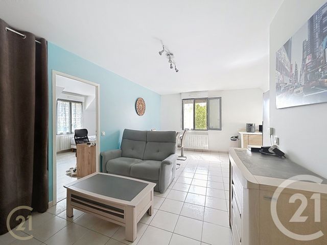 Appartement &agrave; louer - 2 pi&egrave;ces - 48,57 m2 - Ecuelles - 77 - ILE-DE-FRANCE