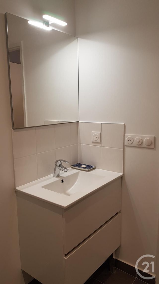 Appartement F2 &agrave; louer - 2 pi&egrave;ces - 45 m2 - Fontainebleau - 77 - ILE-DE-FRANCE