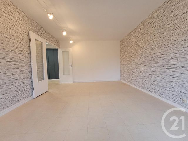 Appartement F4 &agrave; louer - 4 pi&egrave;ces - 80,07 m2 - St Mammes - 77 - ILE-DE-FRANCE