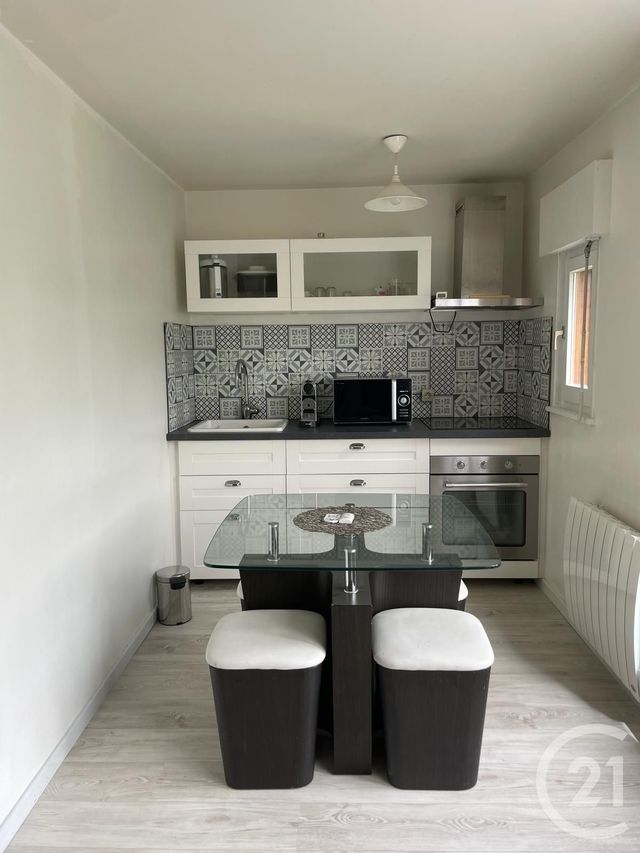 Appartement F2 &agrave; louer - 2 pi&egrave;ces - 33,90 m2 - Longevilles Mont D Or - 25 - FRANCHE-COMTE