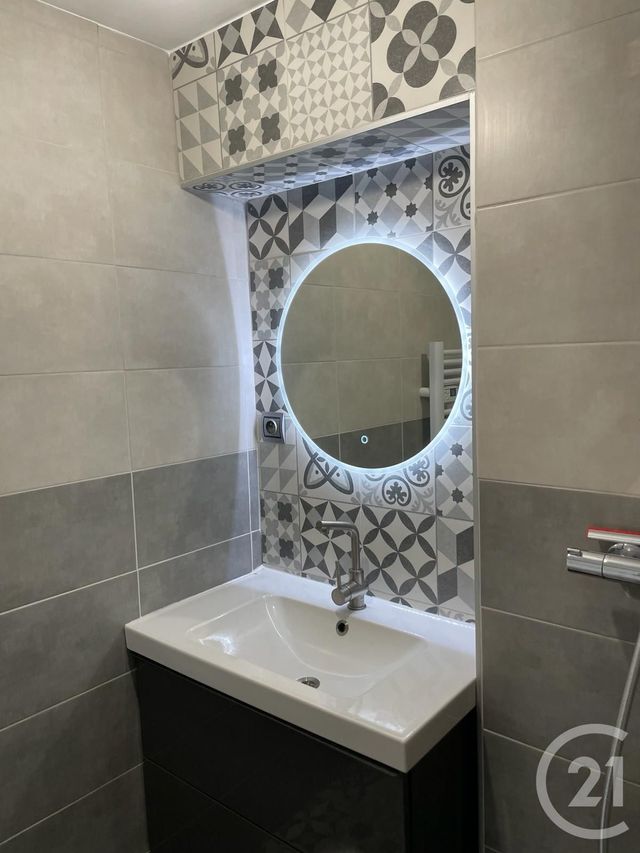 Appartement F2 &agrave; louer - 2 pi&egrave;ces - 33,90 m2 - Longevilles Mont D Or - 25 - FRANCHE-COMTE