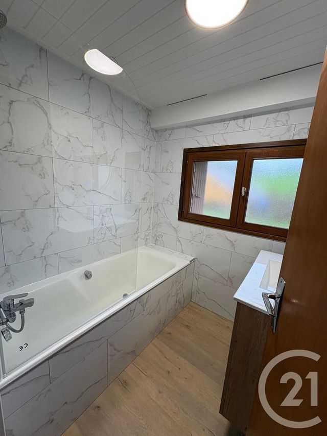 Appartement F4 &agrave; louer - 4 pi&egrave;ces - 71,01 m2 - St Point Lac - 25 - FRANCHE-COMTE