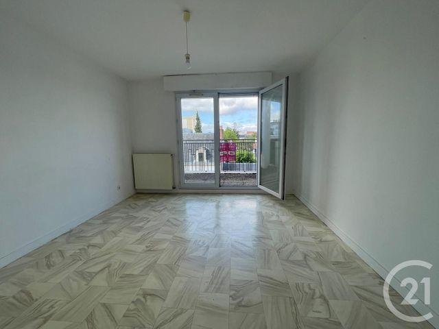 Appartement F2 à vendre - 2 pièces - 67 m2 - La Roche Sur Yon - 85 - PAYS-DE-LOIRE