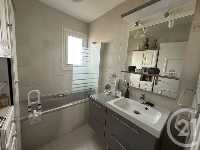 Appartement T4 &agrave; vendre - 4 pi&egrave;ces - 96 m2 - La Roche Sur Yon - 85 - PAYS-DE-LOIRE