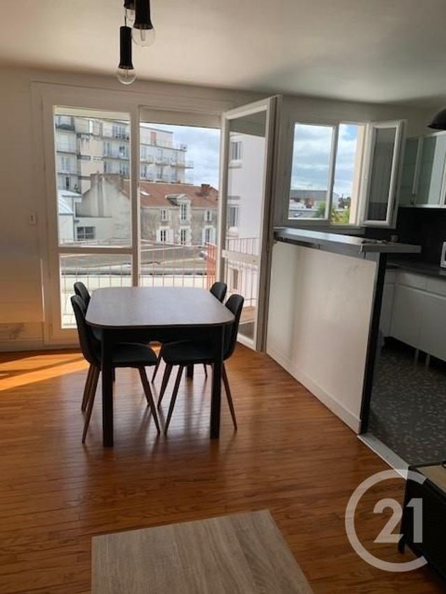 Appartement &agrave; louer - 3 pi&egrave;ces - 57,15 m2 - La Roche Sur Yon - 85 - PAYS-DE-LOIRE