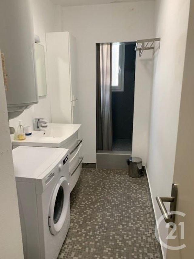 Appartement &agrave; louer - 3 pi&egrave;ces - 57,15 m2 - La Roche Sur Yon - 85 - PAYS-DE-LOIRE