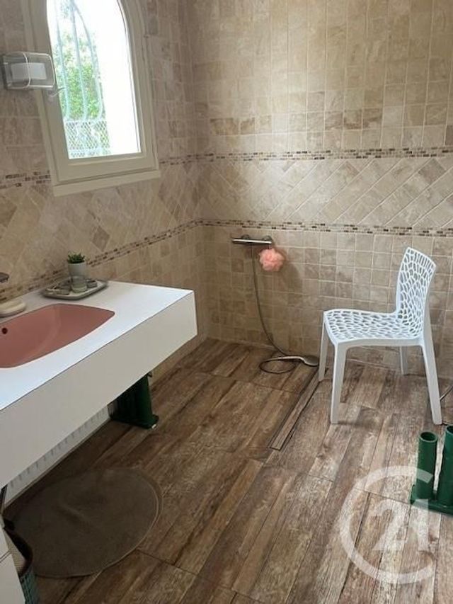 Maison &agrave; louer - 5 pi&egrave;ces - 135,13 m2 - La Roche Sur Yon - 85 - PAYS-DE-LOIRE