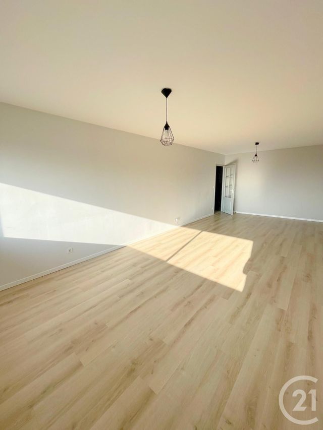 Appartement F3 &agrave; louer - 3 pi&egrave;ces - 65 m2 - La Roche Sur Yon - 85 - PAYS-DE-LOIRE