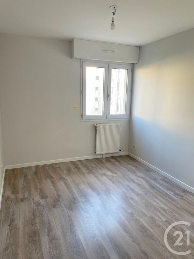 Appartement F3 &agrave; louer - 3 pi&egrave;ces - 65 m2 - La Roche Sur Yon - 85 - PAYS-DE-LOIRE