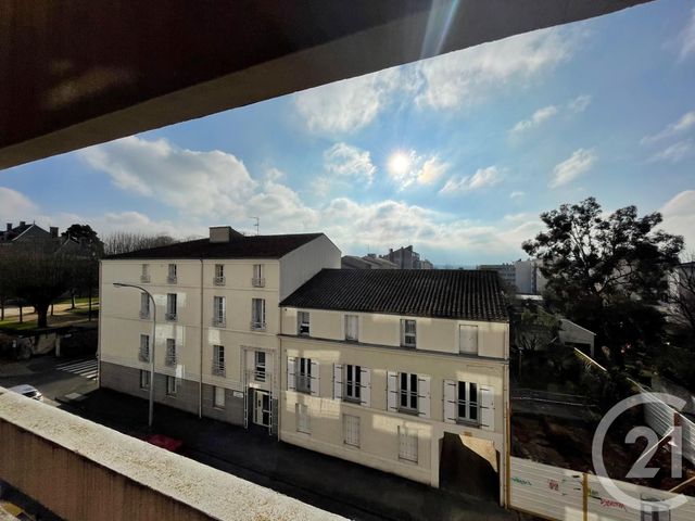 Appartement F3 &agrave; louer - 3 pi&egrave;ces - 65 m2 - La Roche Sur Yon - 85 - PAYS-DE-LOIRE