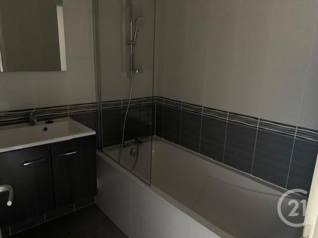 Appartement &agrave; louer - 3 pi&egrave;ces - 67 m2 - La Roche Sur Yon - 85 - PAYS-DE-LOIRE