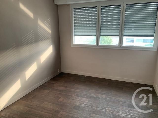 Appartement &agrave; louer - 3 pi&egrave;ces - 67 m2 - La Roche Sur Yon - 85 - PAYS-DE-LOIRE