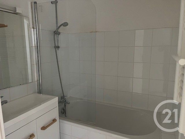 Appartement &agrave; louer - 2 pi&egrave;ces - 28 m2 - La Roche Sur Yon - 85 - PAYS-DE-LOIRE