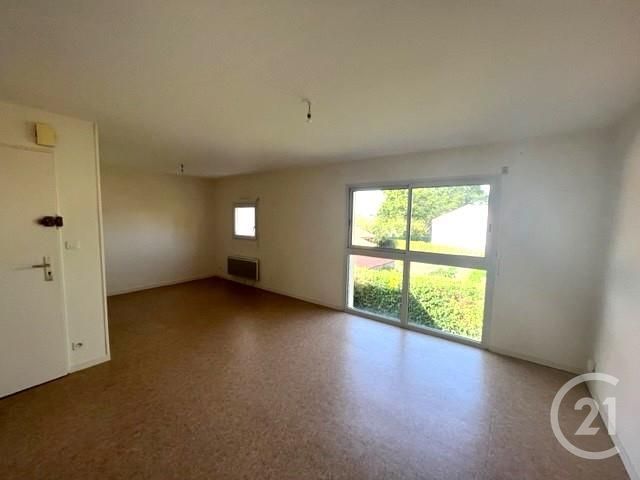 Appartement &agrave; louer - 2 pi&egrave;ces - 36 m2 - La Roche Sur Yon - 85 - PAYS-DE-LOIRE