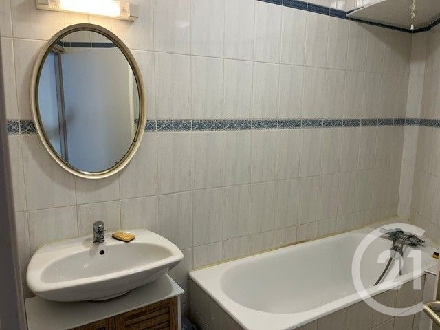 Appartement F1 &agrave; louer - 2 pi&egrave;ces - 47 m2 - La Roche Sur Yon - 85 - PAYS-DE-LOIRE