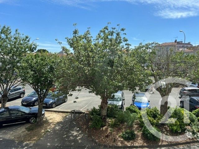 Appartement F1 &agrave; louer - 2 pi&egrave;ces - 47 m2 - La Roche Sur Yon - 85 - PAYS-DE-LOIRE