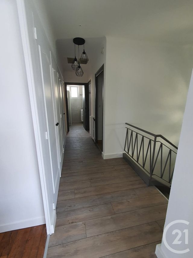 Maison &agrave; louer - 8 pi&egrave;ces - 133,14 m2 - La Roche Sur Yon - 85 - PAYS-DE-LOIRE