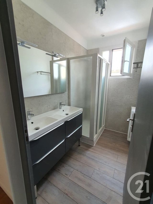 Maison &agrave; louer - 8 pi&egrave;ces - 133,14 m2 - La Roche Sur Yon - 85 - PAYS-DE-LOIRE