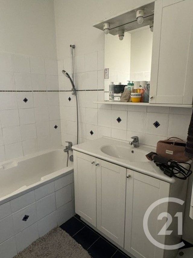 Maison &agrave; louer - 4 pi&egrave;ces - 90 m2 - La Roche Sur Yon - 85 - PAYS-DE-LOIRE