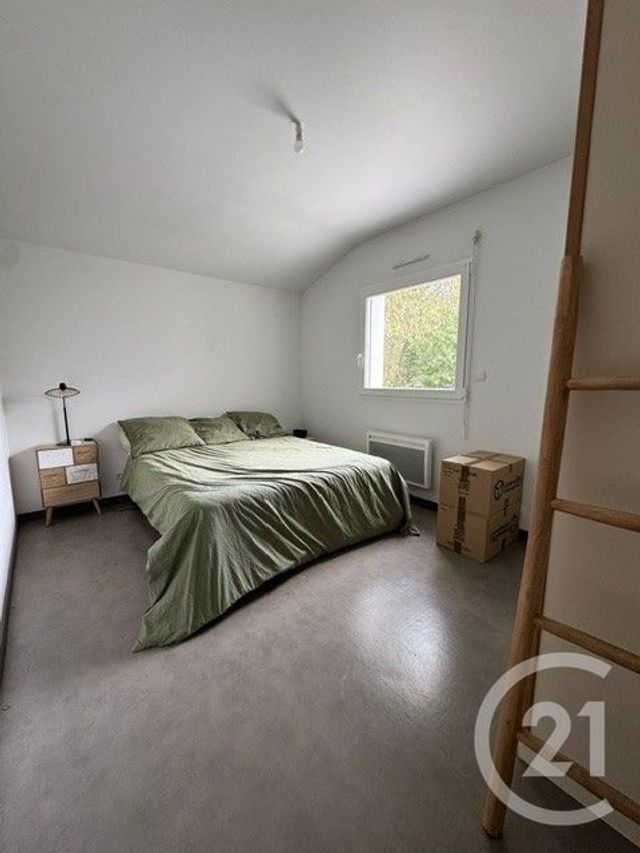 Maison &agrave; louer - 4 pi&egrave;ces - 90 m2 - La Roche Sur Yon - 85 - PAYS-DE-LOIRE