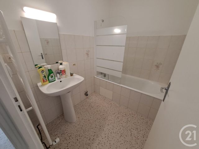 Appartement T2 &agrave; louer - 2 pi&egrave;ces - 38 m2 - La Roche Sur Yon - 85 - PAYS-DE-LOIRE