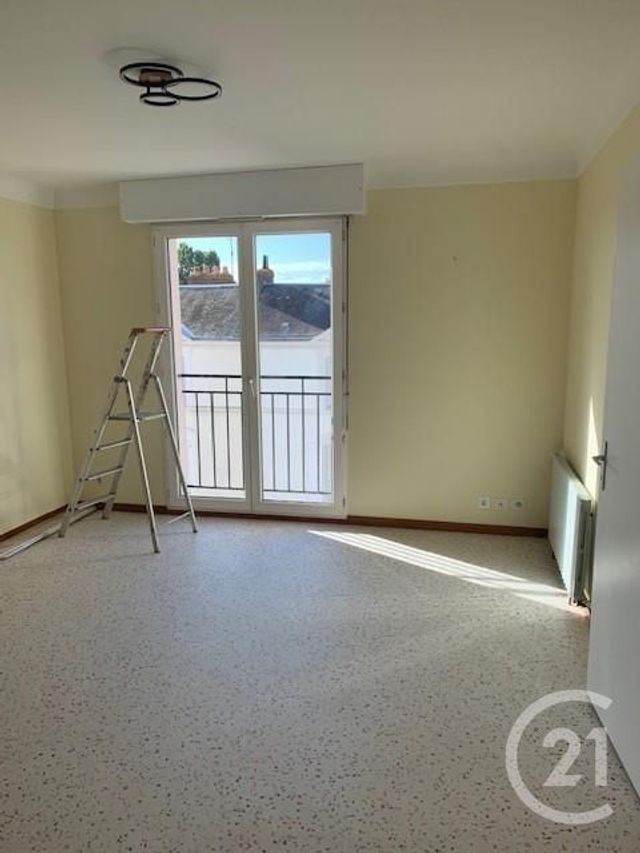 Appartement T2 &agrave; louer - 2 pi&egrave;ces - 38 m2 - La Roche Sur Yon - 85 - PAYS-DE-LOIRE