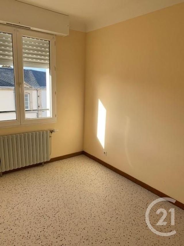 Appartement T2 &agrave; louer - 2 pi&egrave;ces - 38 m2 - La Roche Sur Yon - 85 - PAYS-DE-LOIRE