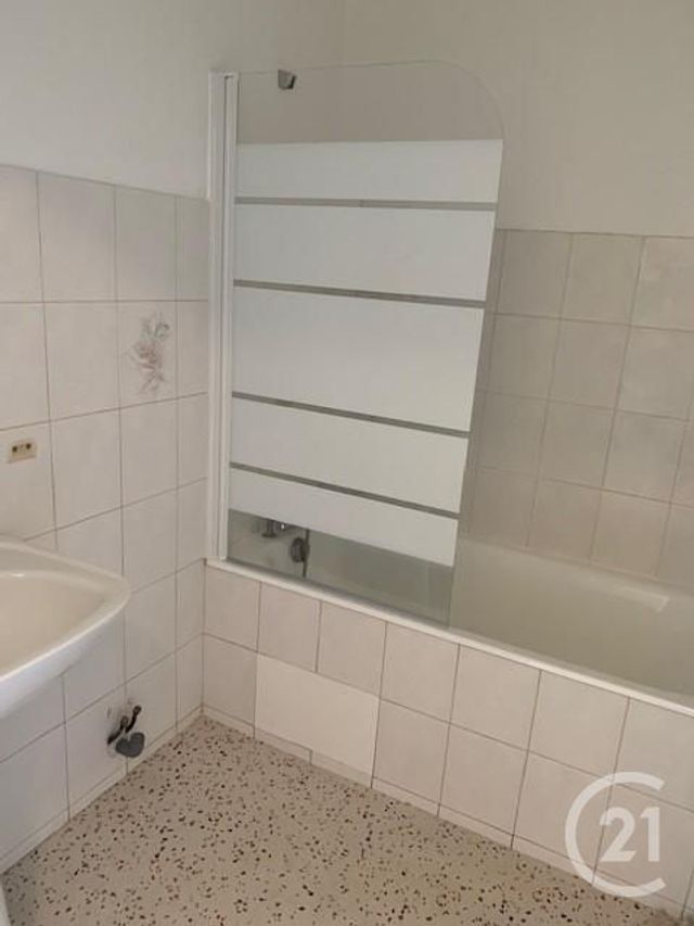 Appartement T2 &agrave; louer - 2 pi&egrave;ces - 38 m2 - La Roche Sur Yon - 85 - PAYS-DE-LOIRE