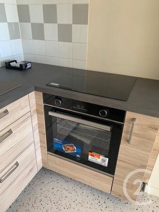 Appartement T2 &agrave; louer - 2 pi&egrave;ces - 38 m2 - La Roche Sur Yon - 85 - PAYS-DE-LOIRE