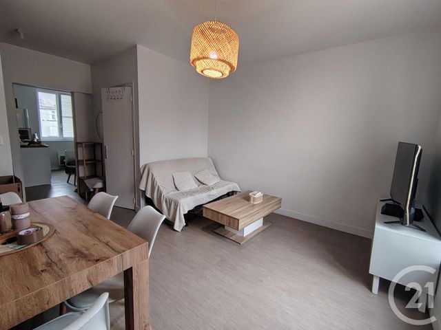 Appartement F2 &agrave; louer - 2 pi&egrave;ces - 38 m2 - Falaise - 14 - BASSE-NORMANDIE