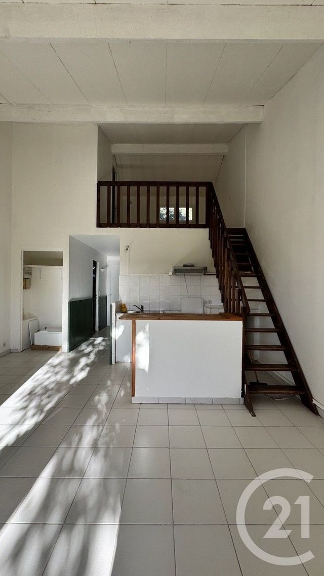 Maison &agrave; louer - 2 pi&egrave;ces - 4684 m2 - St Bres - 34 - LANGUEDOC-ROUSSILLON