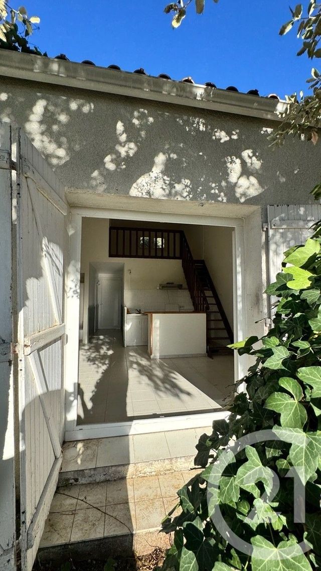 Maison &agrave; louer - 2 pi&egrave;ces - 4684 m2 - St Bres - 34 - LANGUEDOC-ROUSSILLON