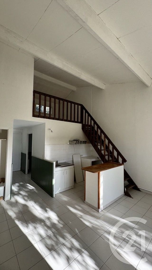 Maison &agrave; louer - 2 pi&egrave;ces - 4684 m2 - St Bres - 34 - LANGUEDOC-ROUSSILLON