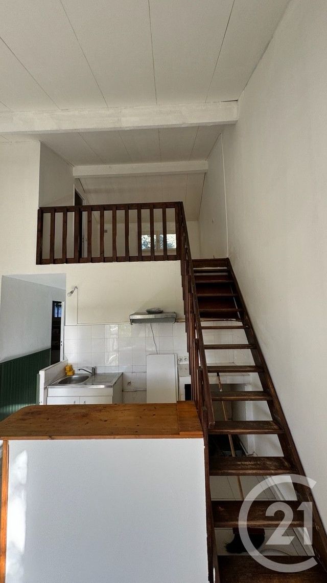 Maison &agrave; louer - 2 pi&egrave;ces - 4684 m2 - St Bres - 34 - LANGUEDOC-ROUSSILLON