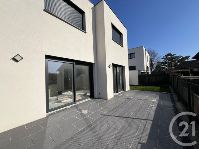 Maison &agrave; louer - 6 pi&egrave;ces - 141,66 m2 - Hoenheim - 67 - ALSACE