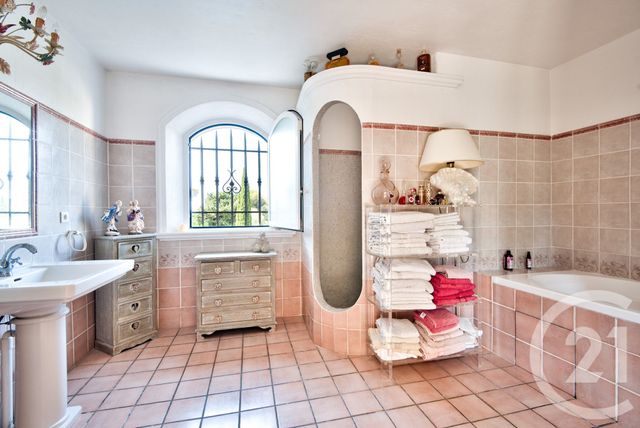 Maison à vendre - 7 pièces - 275 m2 - Cagnes Sur Mer - 06 - PROVENCE-ALPES-COTE-D-AZUR