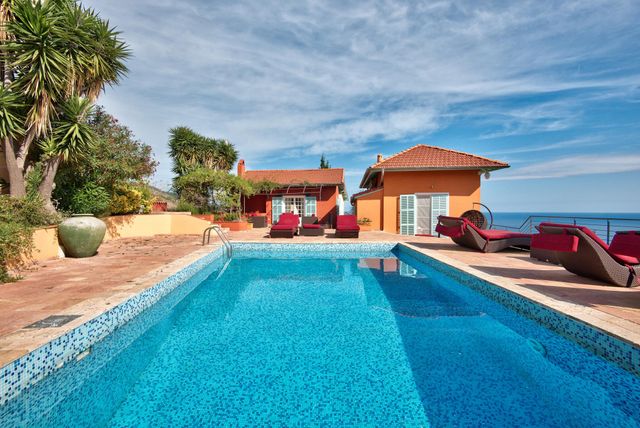 Maison à vendre - 7 pièces - 335 m2 - Menton - 06 - PROVENCE-ALPES-COTE-D-AZUR