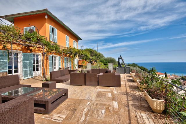 Maison à vendre - 7 pièces - 335 m2 - Menton - 06 - PROVENCE-ALPES-COTE-D-AZUR